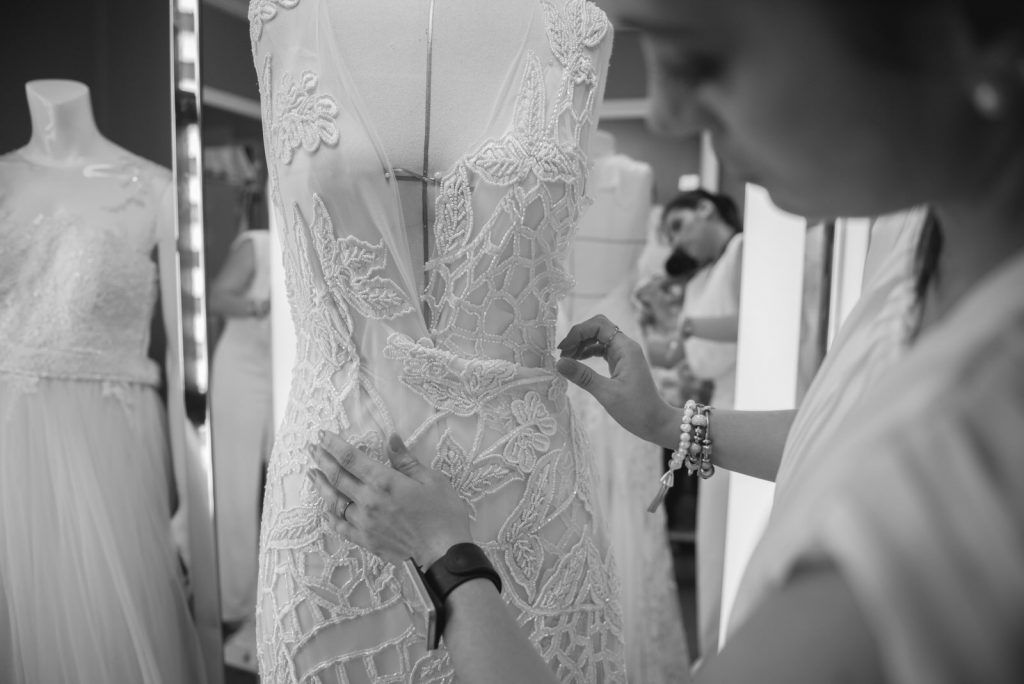 Vestido de noiva sob medida personalizado e exclusivo desenvolvido no atelier da estilista Flayza Vieira